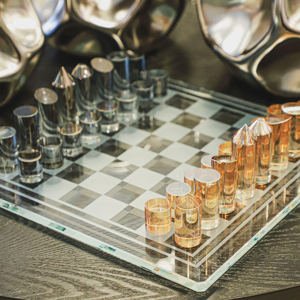 Peças de xadrez 3D contra café borrado com rabiscos - Stockphoto #23287941